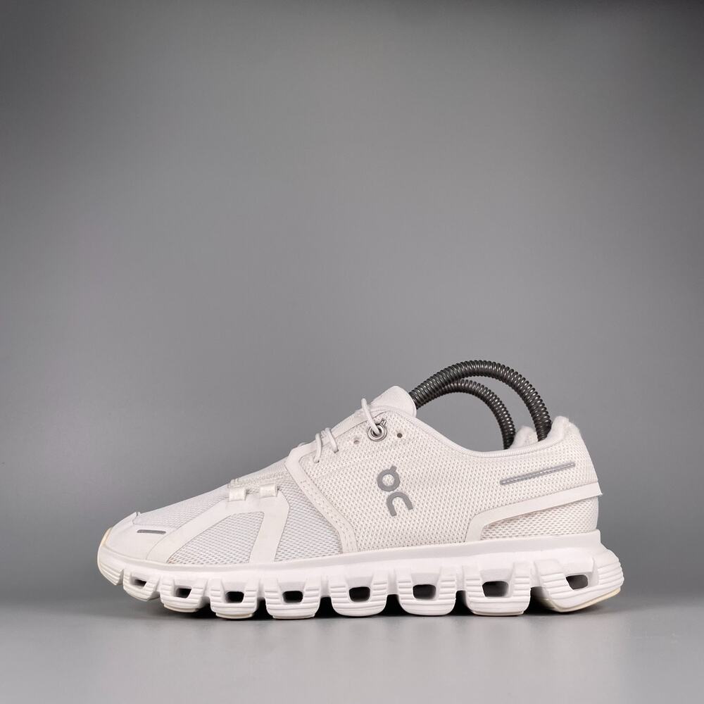 On Cloud 5 Women’s Size 6.5 Triple White Running Shoes Athletic Sneakers Casual